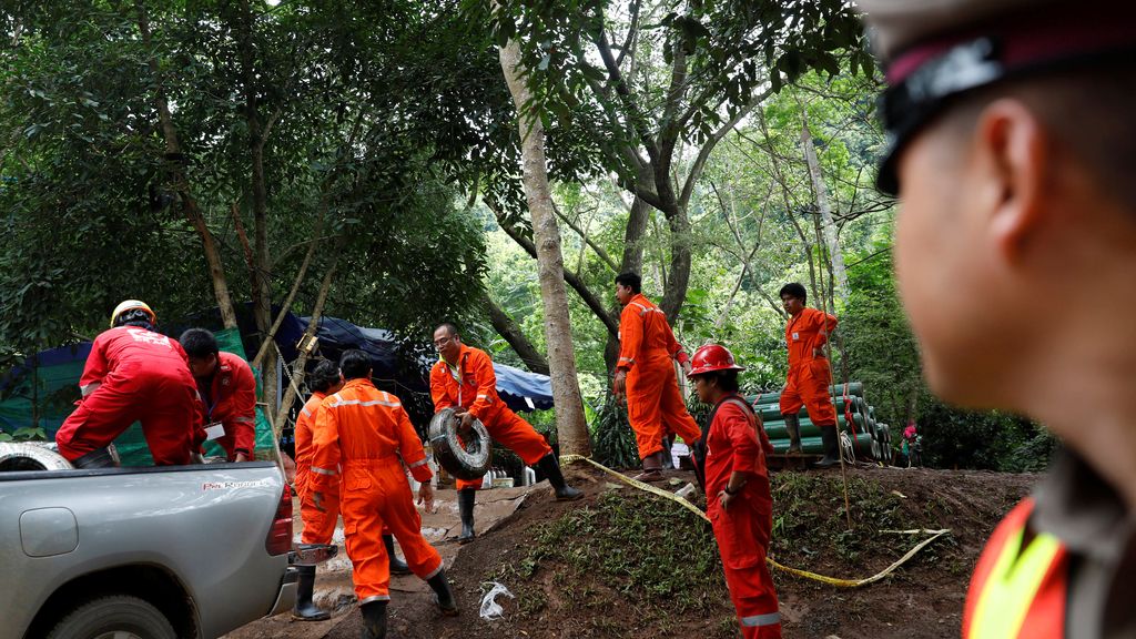 El equipo de rescate trabaja a contrarreloj