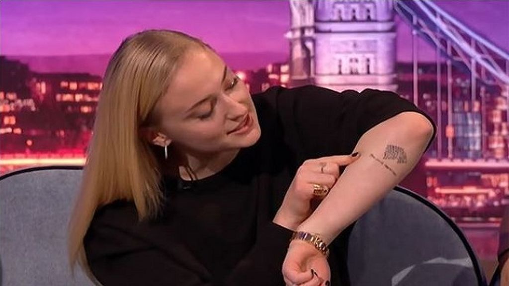 Sophie Turner se arrepiente de su tatuaje, que se 
