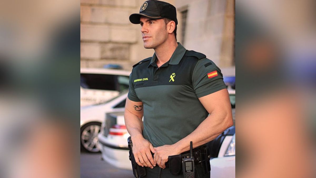 La Guardia Civil muestra a uno de sus trabajadores y crea polémica en Twitter