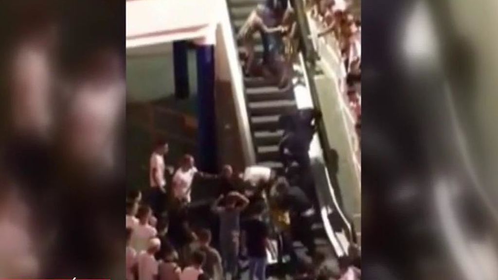 Las imágenes de una pelea multitudinaria en Playa del Inglés