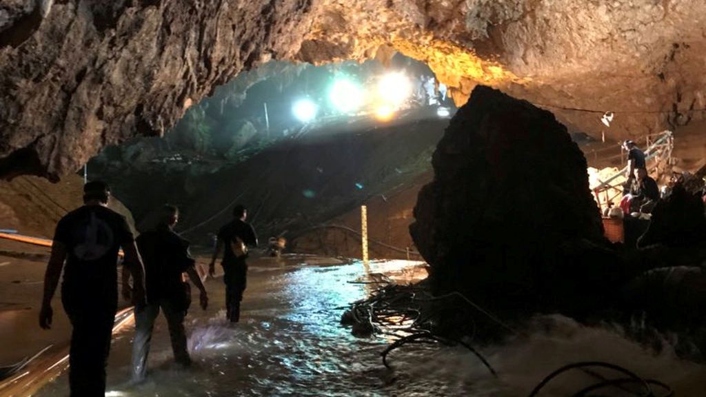 Tailandia:  Comienza la operación para sacar a los cuatro niños y  a su entrenador atrapados en la cueva