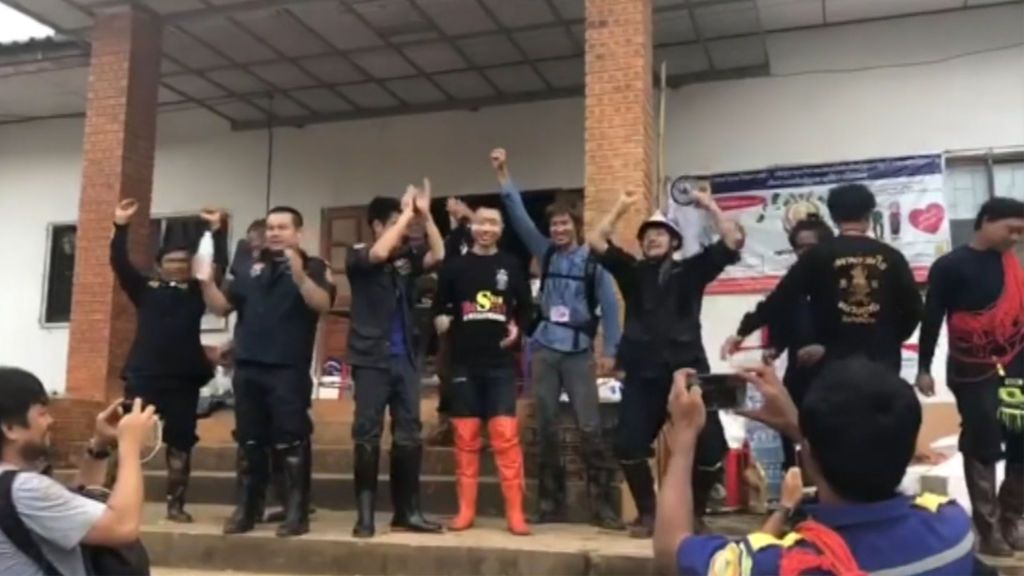 Felicidad en Tailandia tras el fin de la pesadilla de los niños atrapados en la cueva