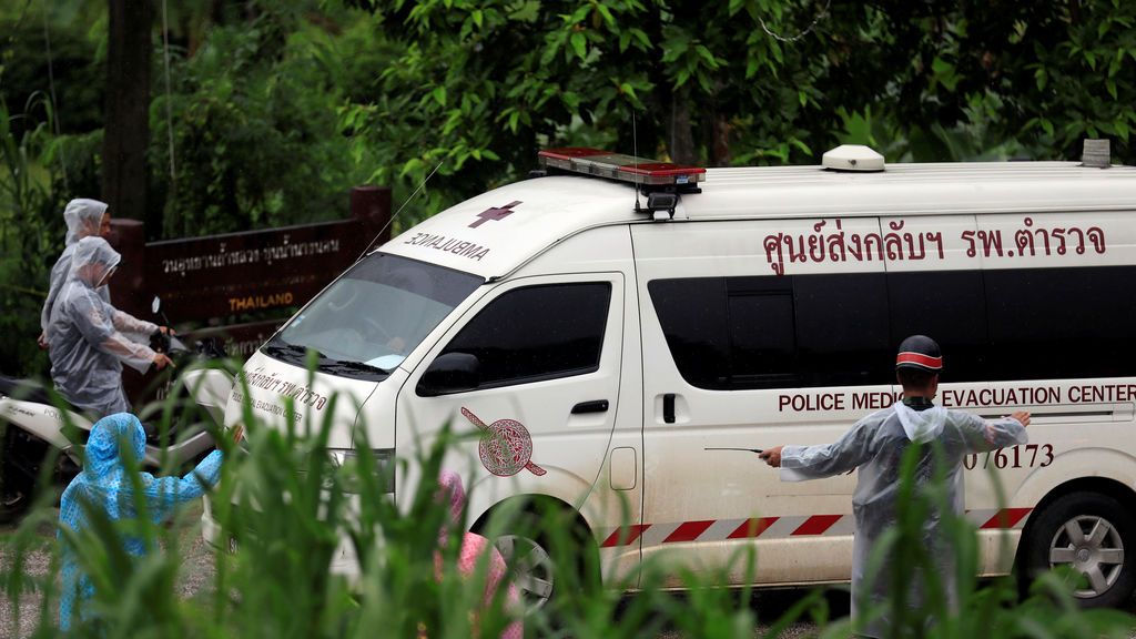 Tailandia: Sacarán a los  últimos 4 niños con la incógnita de si tendrán tiempo para rescatar al entrenador