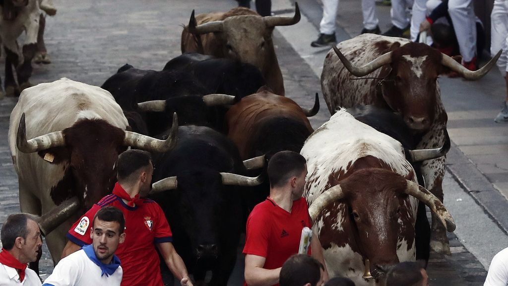 Los toros de Fuente Ymbro protagonizan un encierro rápido y limpio