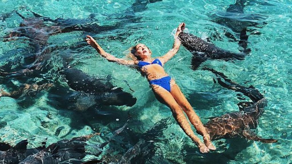 Una 'instagrammer', mordida por un tiburón mientras se hacía una foto