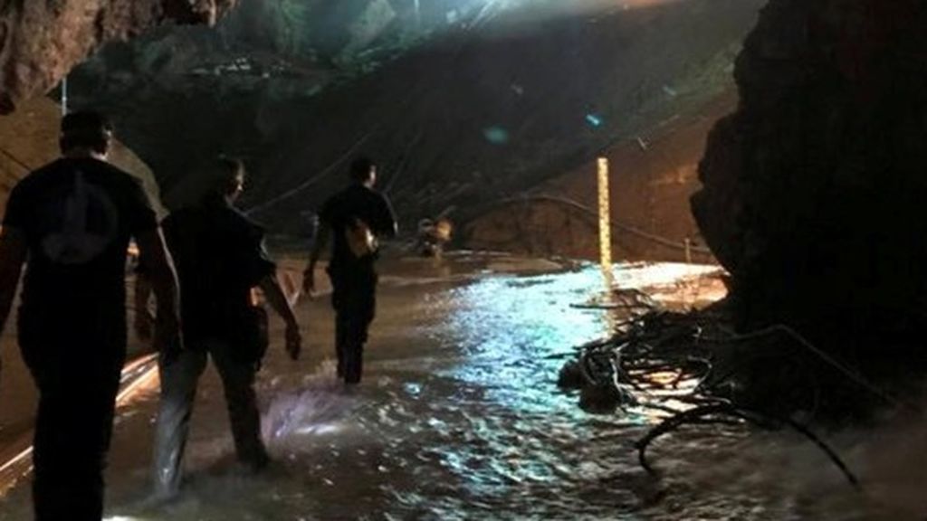 Difunden las primeras imágenes de la salida de los niños de la cueva de Tailandia