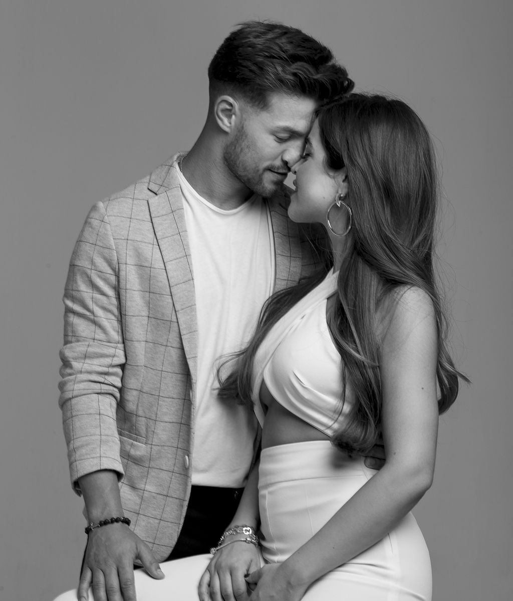 Miradas, besos... David y Violeta se dejaron llevar