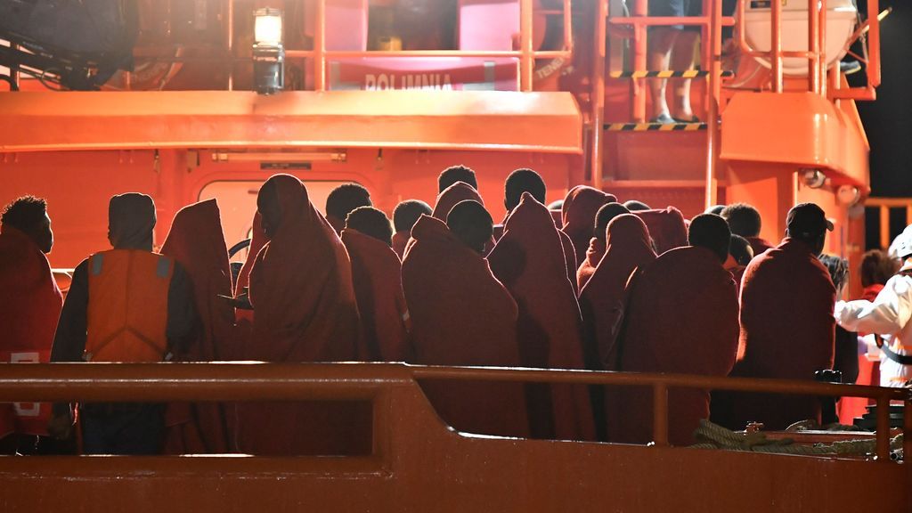 Rescatados 136 inmigrantes  a bordo de cuatro pateras en aguas de Alborán