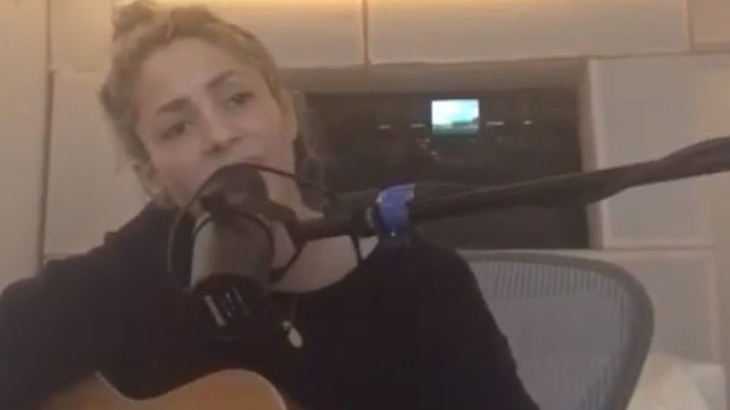 Ni rastro de los problemas en las cuerdas vocales: Shakira, cantando en plena forma