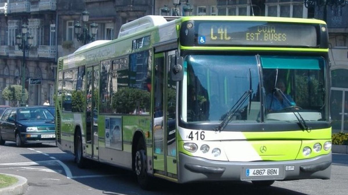 Un peatón herido grave tras ser atropellado por un autobús urbano en Vigo