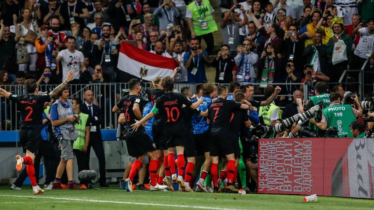 Inglaterra intentó empatar el encuentro mientras todos los jugadores de Croacia celebraban el gol de Mandžukić