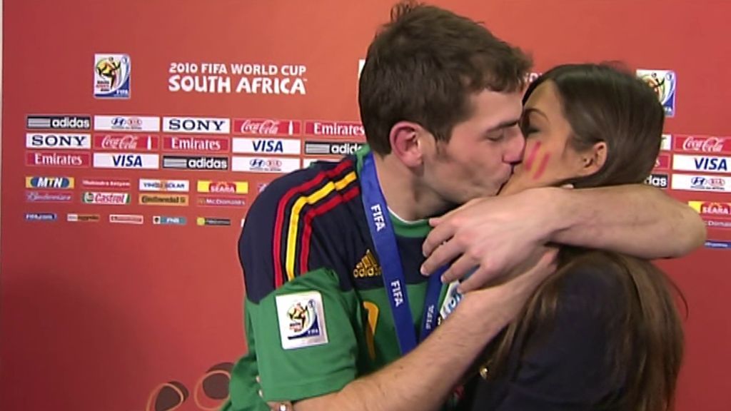 El beso mundialista entre Iker y Sara que nunca nos cansaremos de ver