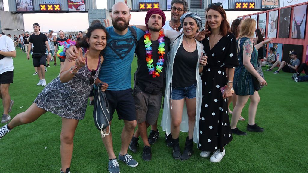 Shorts, estampados hawaianos y bien de glitter: lo más granado del 'street style' del Mad Cool 2018