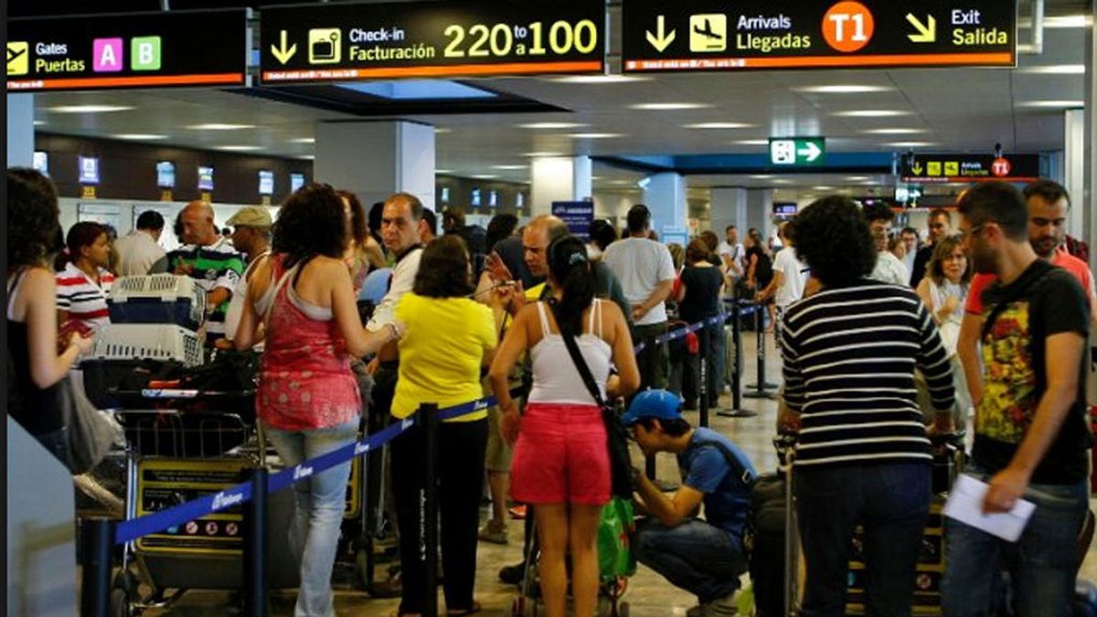 Los sindicatos amenazan con una huelga del personal de tierra en los aeropuertos españoles en agosto