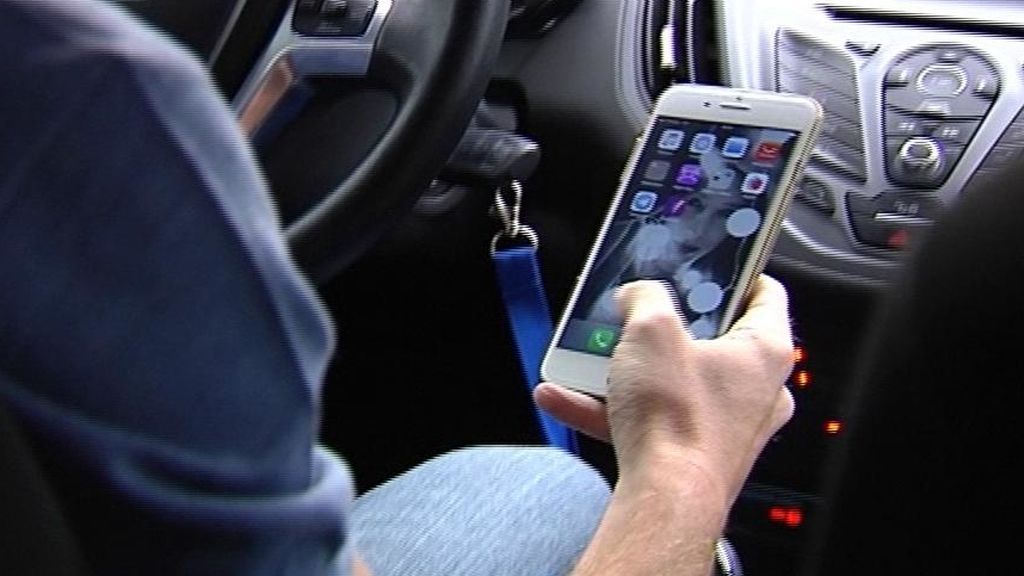 Mayor vigilancia y sanciones más elevadas para los conductores que usen el móvil