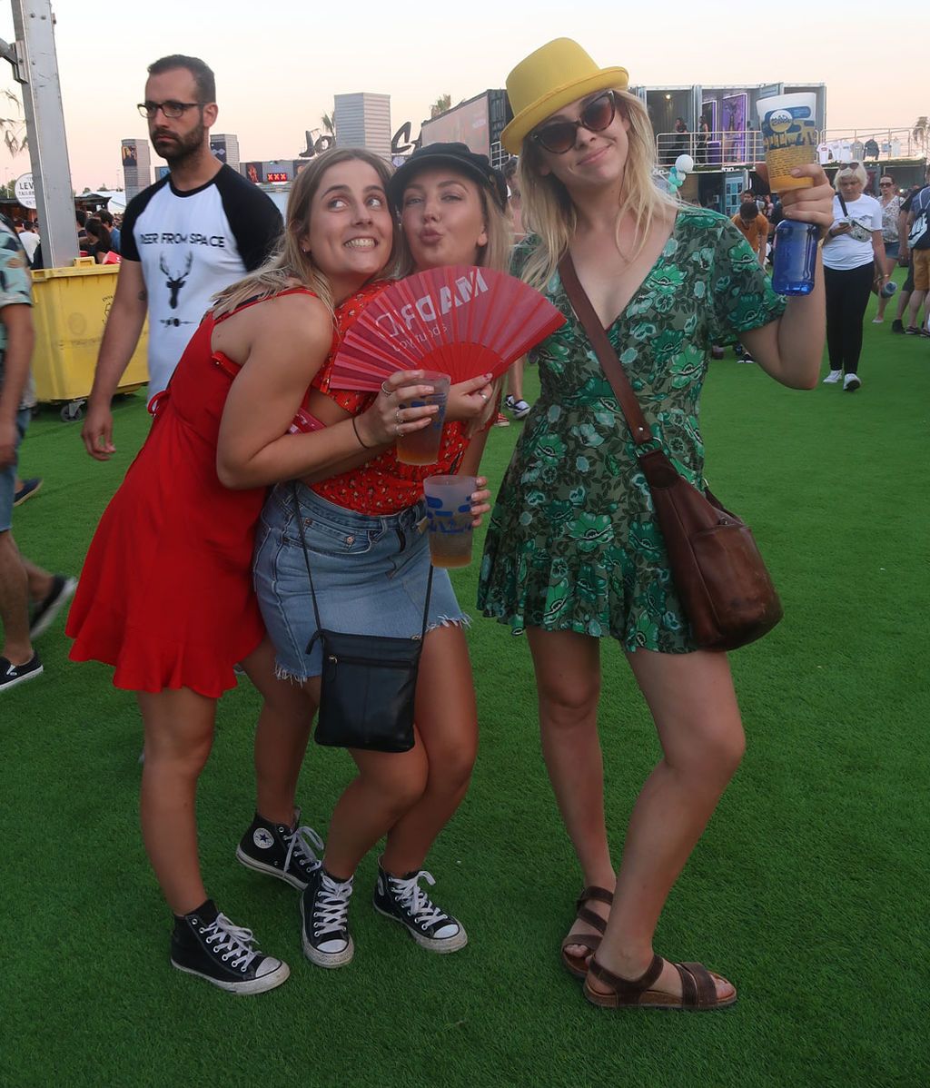 Shorts, estampados hawaianos y bien de glitter: lo más granado del 'street style' del Mad Cool 2018