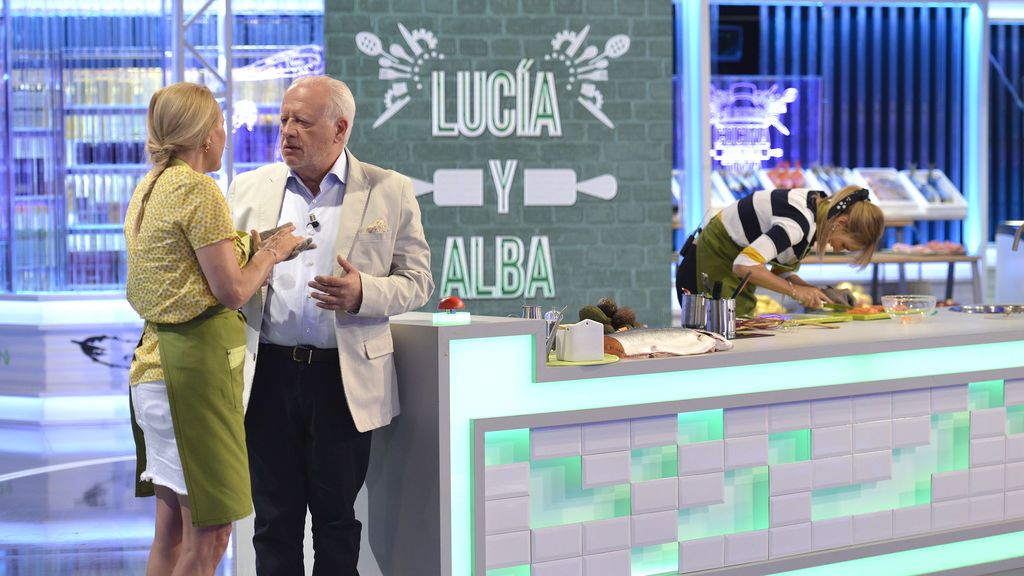 Juan Echanove ejerce de juez con Alba Carrillo y su madre, Lucía, en 'Mi madre cocina mejor que la tuya'.
