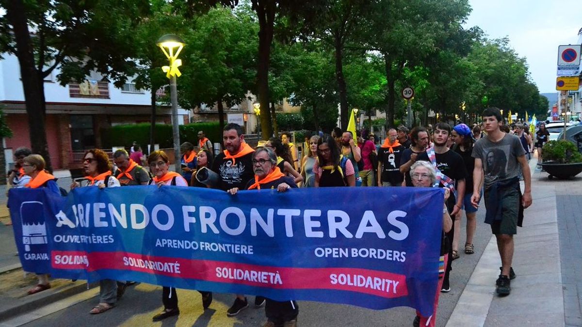 400 personas se reúnen en Girona para despedir a la 'Caravana Abriendo Fronteras 2018'
