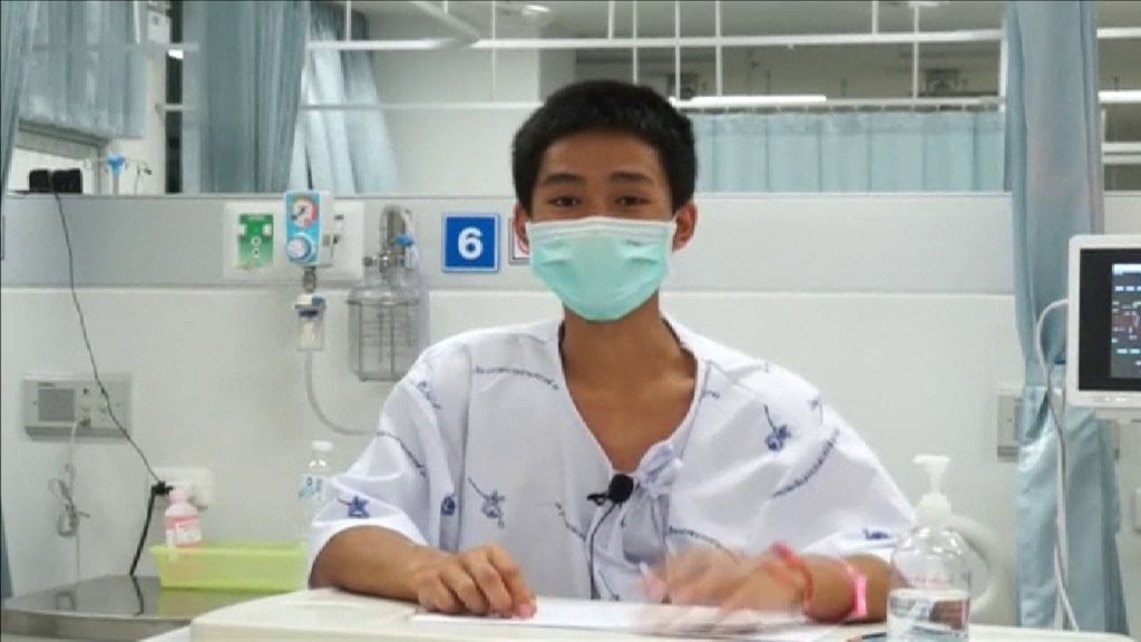Tras su rescate, los niños tailandeses agradecen el apoyo y cariño recibido