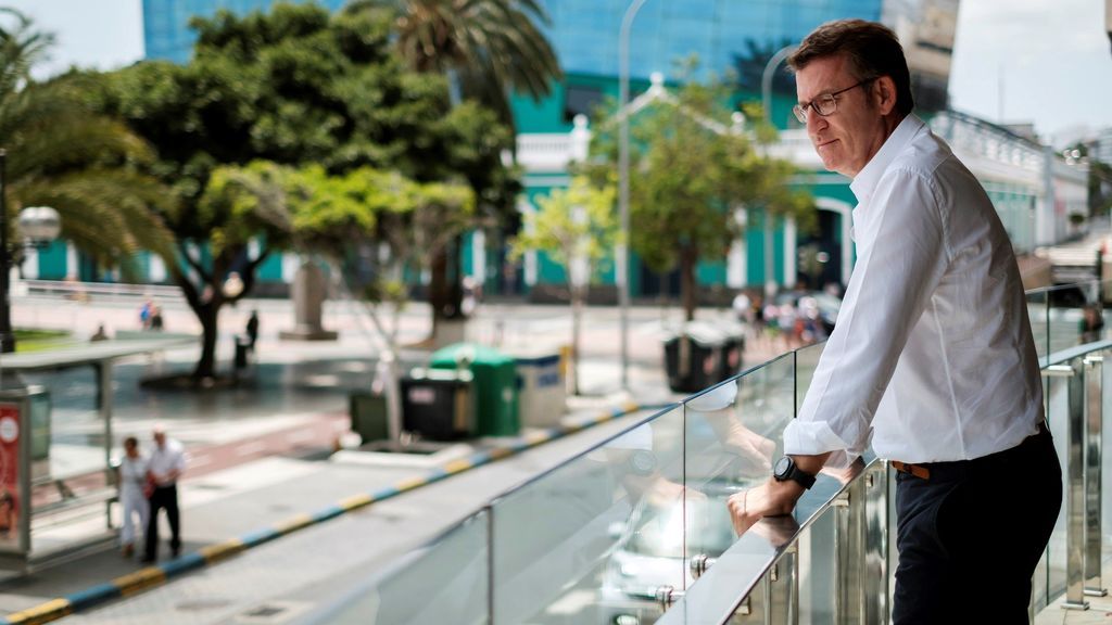 Núñez Feijóo pide a Casado y Santamaría que trabajen "exclusivamente" por el PP Núñez Feijóo pide a Casado y Santamaría que trabajen "exclusivamente" por el PP