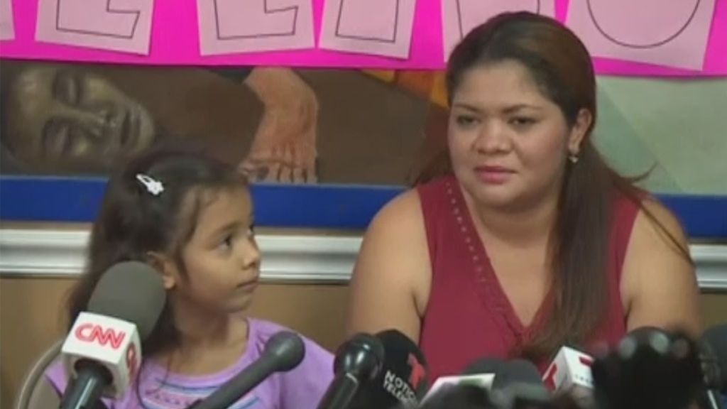 Madre e hija separadas por la política de inmigración de Trump se reencuentran