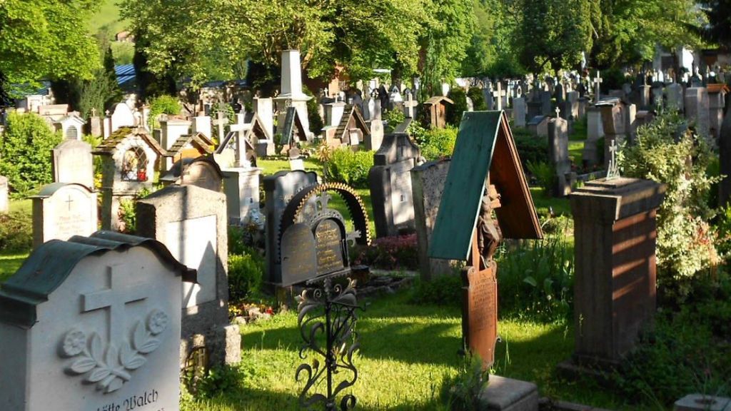 Sortean 200 tumbas en un cementerio de los Alpes alemanes ante la demanda que hay