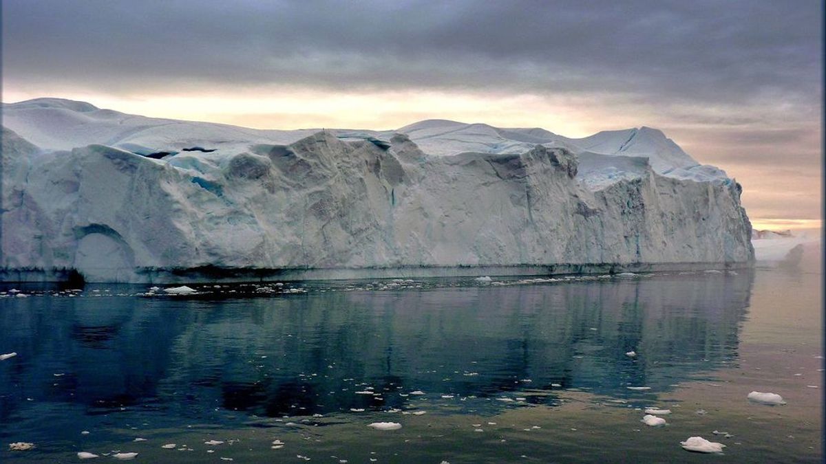 Un iceberg gigante de 11 millones de toneladas se acerca peligrosamente a una aldea de Groenlandia