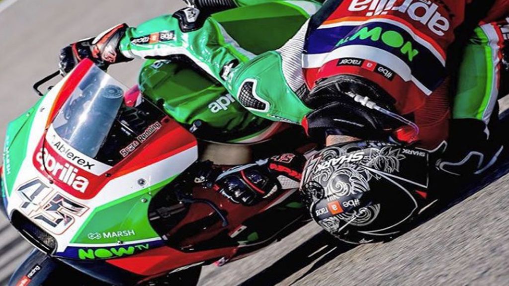 Scott Redding cumple su promesa y consigue rozar el asfalto con su casco sin caerse en una curva Scott Redding cumple su promesa y consigue rozar el asfalto con su casco sin caerse en una curva