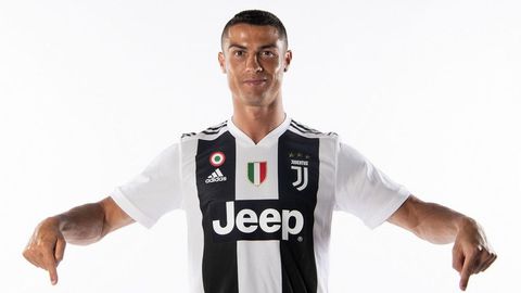Cristiano Ronaldo enfunda la camiseta la Juventus