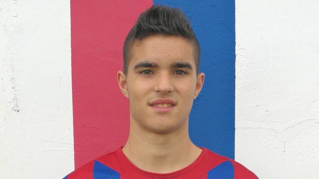Conmoción en Asturias por el fallecimiento de Sergio Menéndez, futbolista de 20 años y entrenador de los niños del Tineo, junto a otra joven en un accidente de tráfico Conmoción en Asturias por el fallecimiento de Sergio Menéndez, futbolista de 20 años y entrenador de los niños del Tineo, junto a otra joven en un accidente de tráfico
