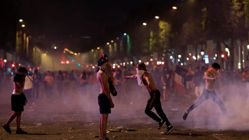 Disturbios, saqueos y violencia en París tras la victoria del Mundial de Fútbol