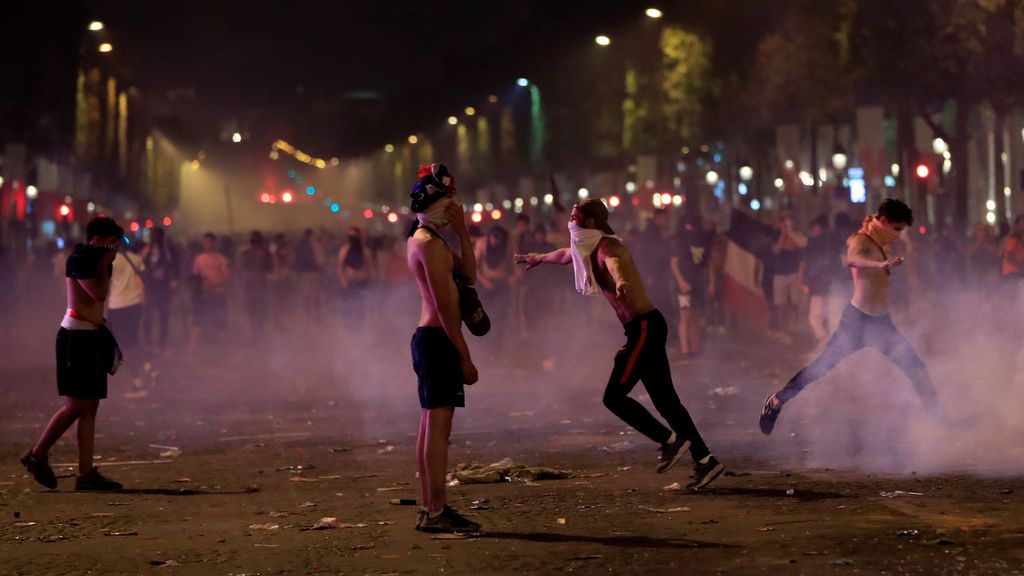 Francia: Disturbios y saqueos en París tras la victoria del equipo galo