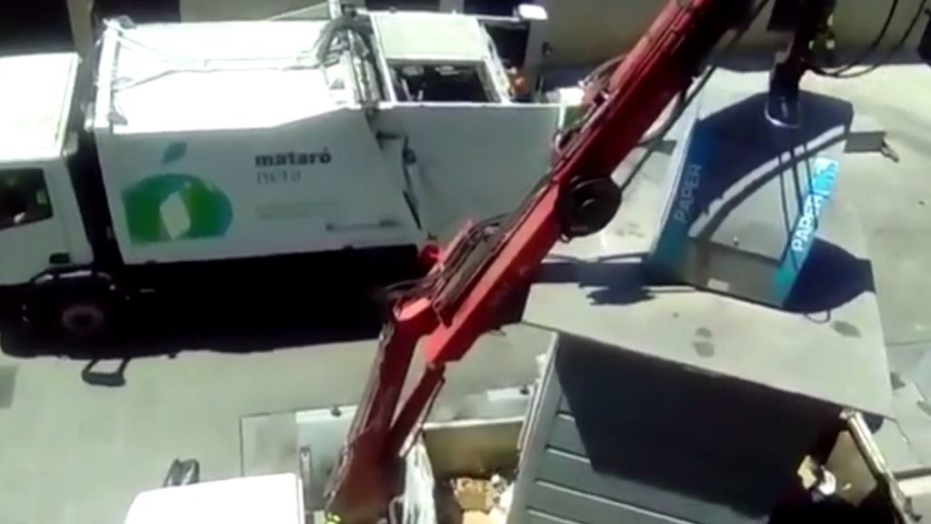 Reciclaje inexistente en Mataró: toda la basura termina en el mismo camión
