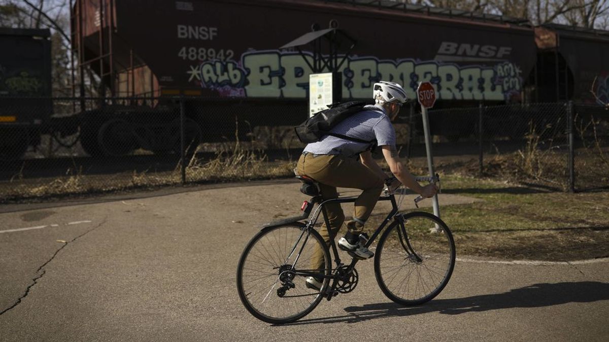 Atropella a cuatro ciclistas, reconoce conducción temeraria y le ponen un año después una multa de 22 euros Atropella a cuatro ciclistas, reconoce conducción temeraria y le ponen un año después una multa de 22 euros