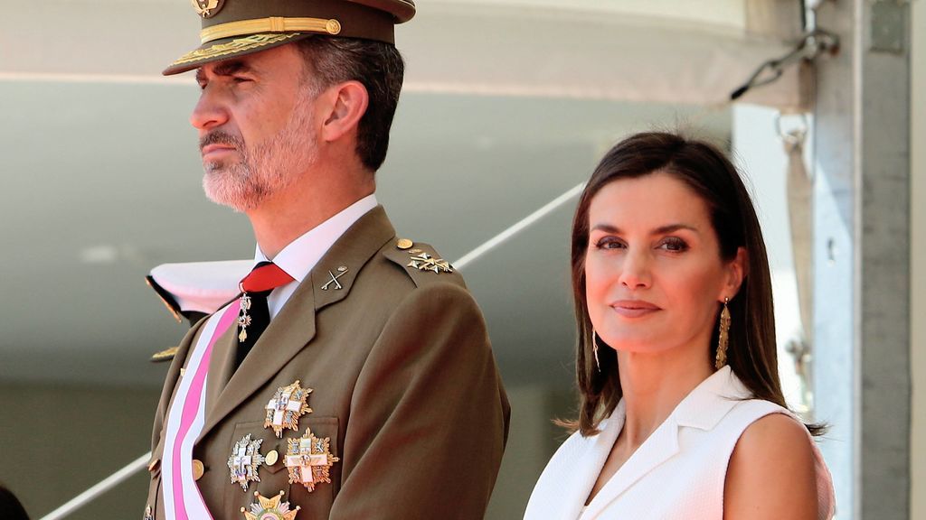 Letizia, con gafas de sol: cinco detalles de su sorprendente look 'cat eye'