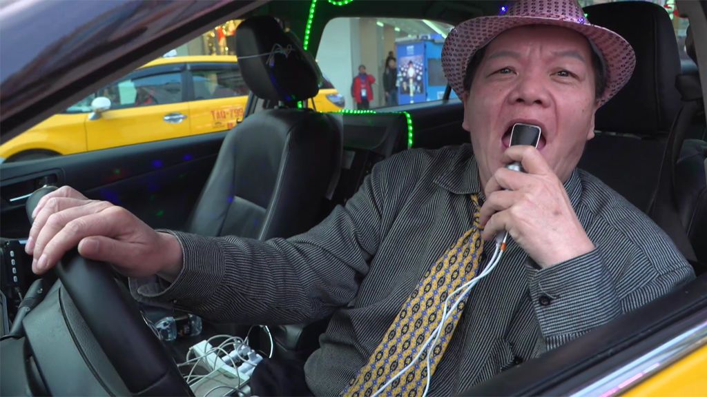 ¡Pasión por el Karaoke! Así suena ‘Lo malo’ en un taxi taiwanés