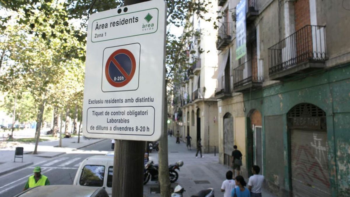 Una conductora gallega se libra de una multa en Barcelona al alegar que no entendió la señal en catalán