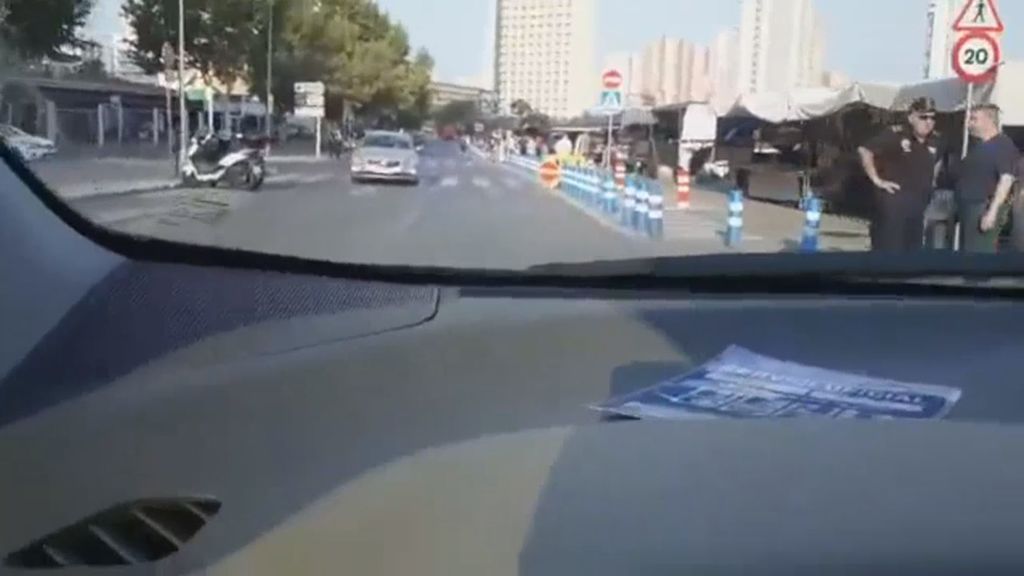 El líder de Ciudadanos en Benidorm intenta sacar pecho grabando un vídeo mientras se salta un stop