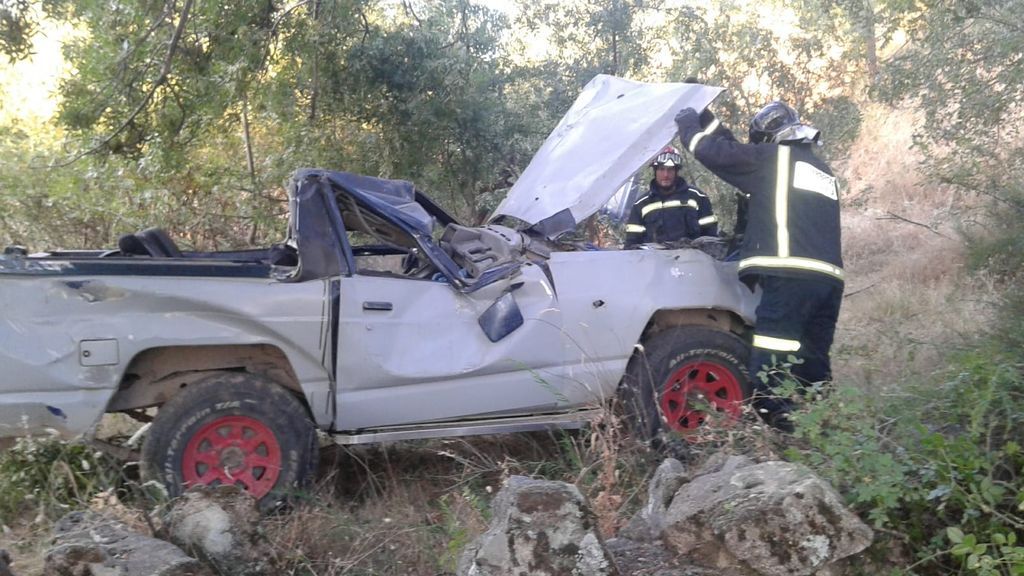 Un fallecido y cuatro heridos al caer un todoterreno por 