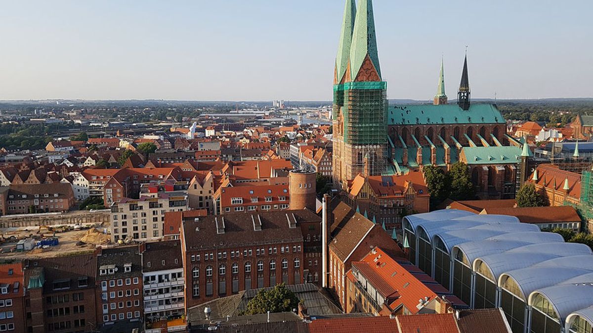 Doce heridos leves y dos graves en un ataque de un hombre armado con un cuchillo en Lübeck, Alemania