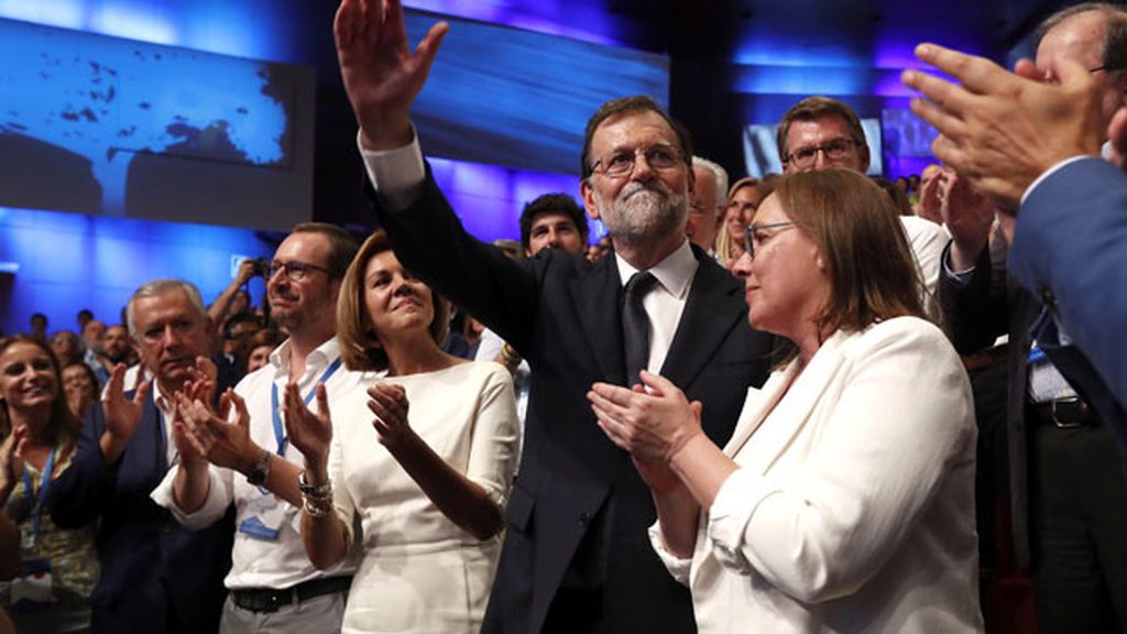 Las lágrimas como protagonistas en la despedida de Rajoy