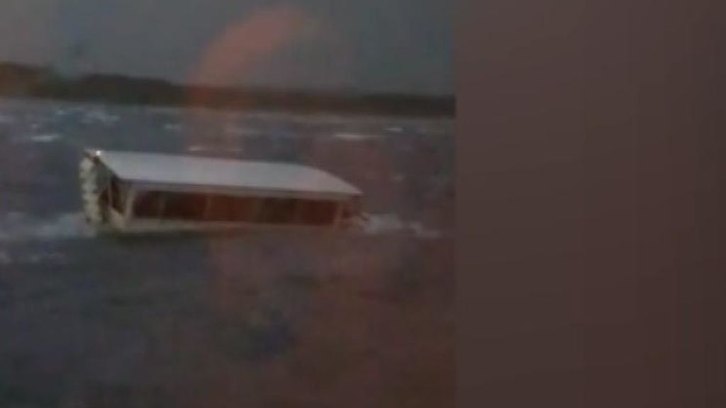 El hundimiento de un barco en un lago de Misuri, EEUU, deja un saldo de 11 muertos