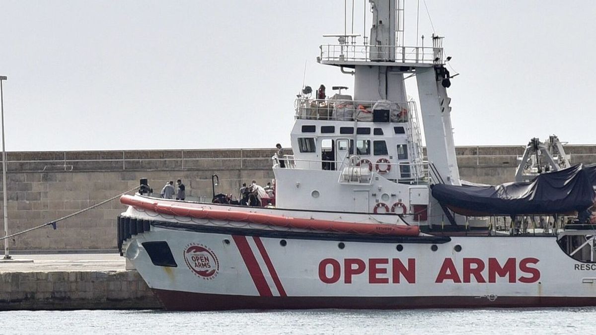 El barco ‘Open Arms’ desembarca en Palma a la superviviente y dos cuerpos rescatados en el Mediterráneo
