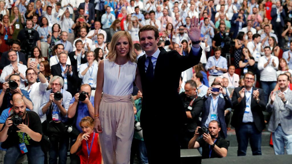 Pablo Casado y su mujer