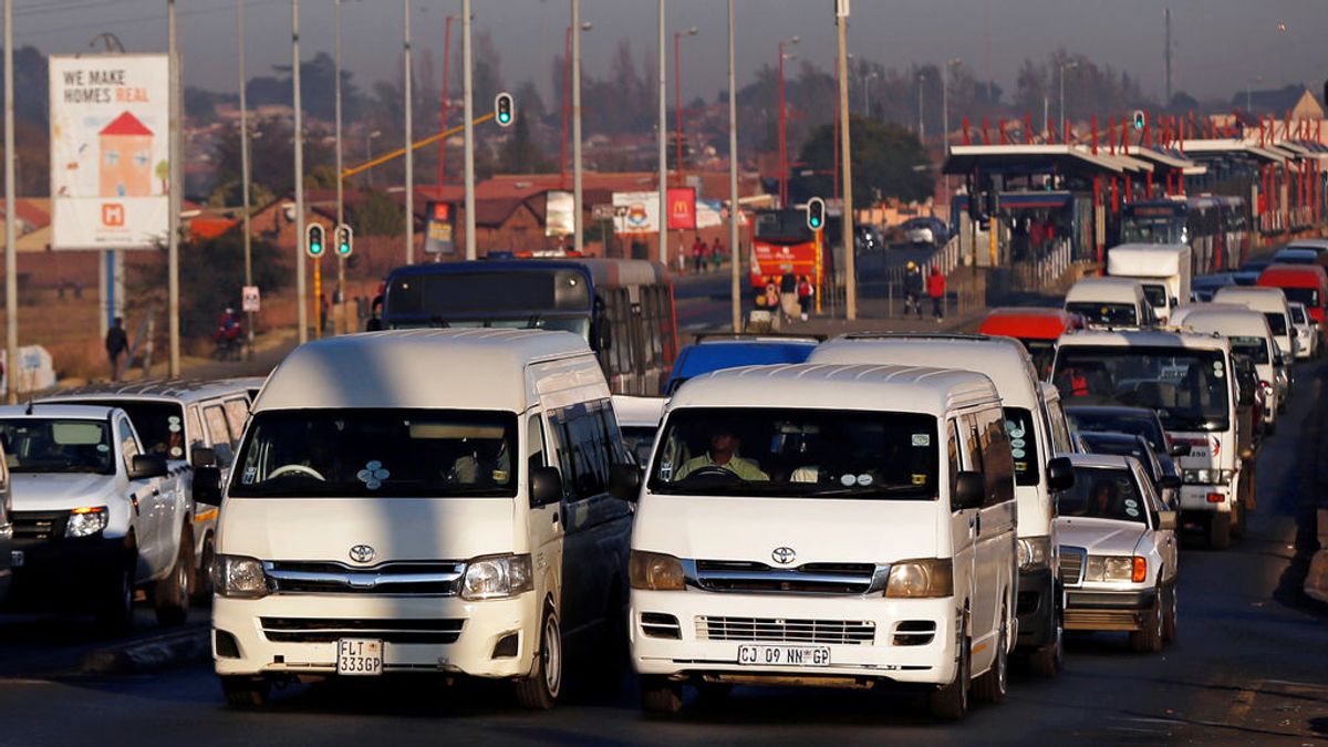 Once taxistas muertos y cuatro heridos tras un tiroteo en un minibús de Sudáfrica