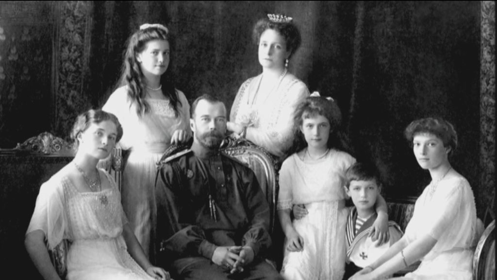 100 años después de su muerte, los rusos siguen recordando a la familia real Romanov