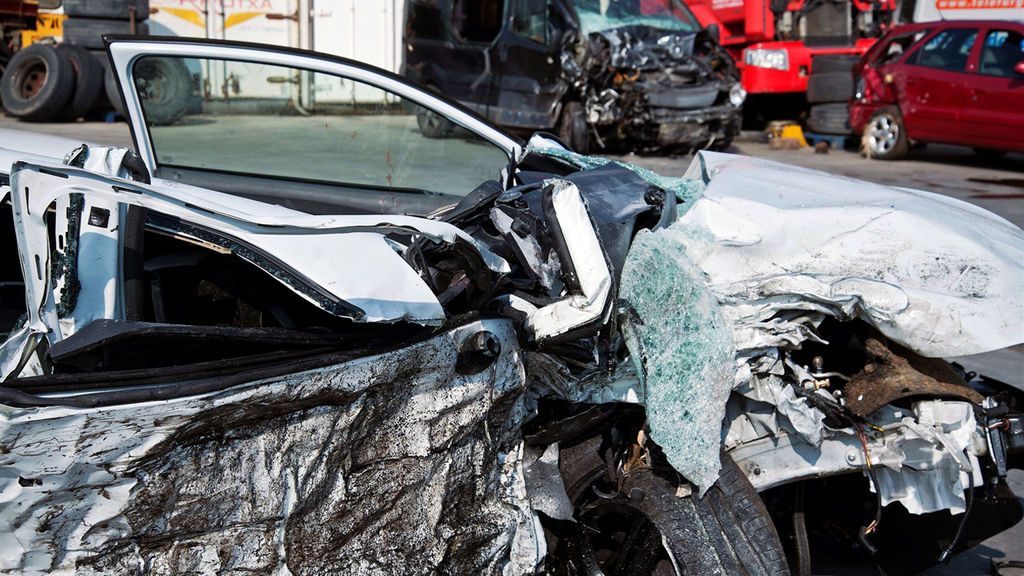 Bajar la velocidad y penas por el uso del móvil, propuestas para reducir los accidentes