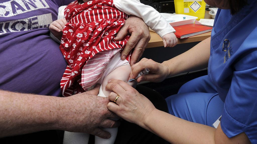 Los bebés menores de un año deben ser vacunados de sarampión antes de viajar a la UE