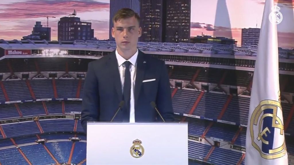 Andriy Lunin, presentado por el Real Madrid: “Voy a poder compartir mi pasión con los mejores”
