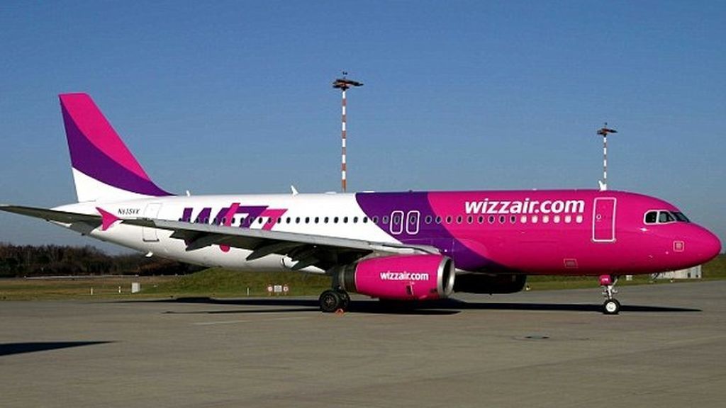 Una mujer orina en el pasillo de un avión porque no le dejan utilizar el baño